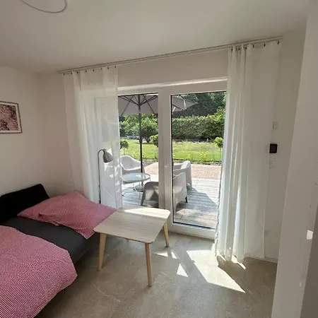 Red Travel Apartment Dvur Kralove nad Labem Exterior photo