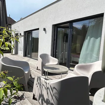 Red Travel Apartment Dvur Kralove nad Labem Exterior photo