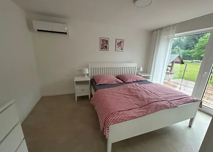 Red Travel Apartment