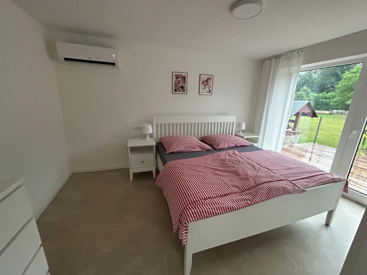 Red Travel Apartment